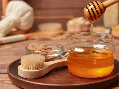 Selbstgemachtes Sauna-Honigpeeling