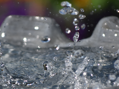 Flüssigkeit mit Speichelanmutung in Bewegung