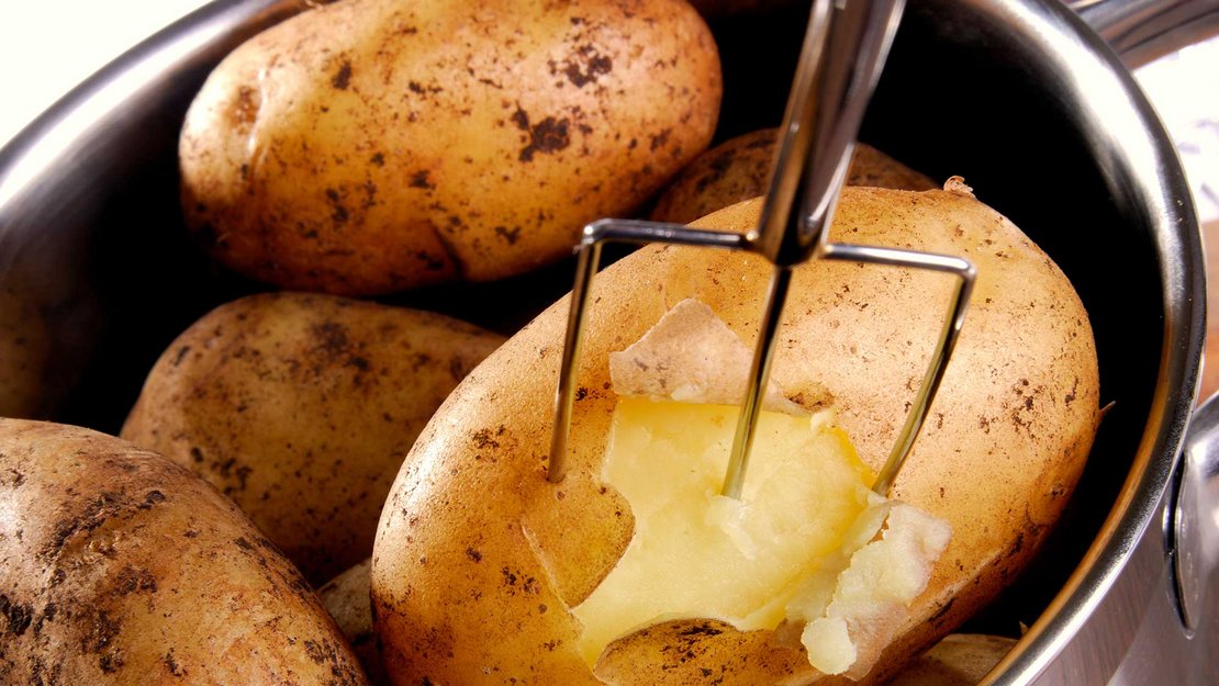 Gekochte Pellkartoffeln für Kartoffelauflage bei Sinusitis 