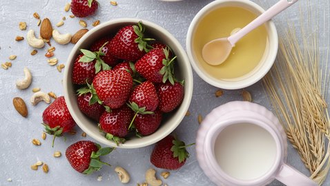 Mandelflammeri mit Erdbeeren | Natur und Medizin