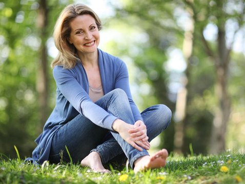 Mit Pflanzenkraft gegen Wechsel­jahres­beschwerden